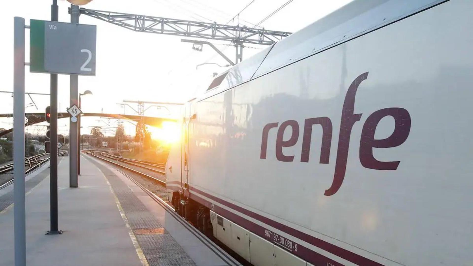 Colas virtuales y caída de la web de Renfe en la compra de los billetes